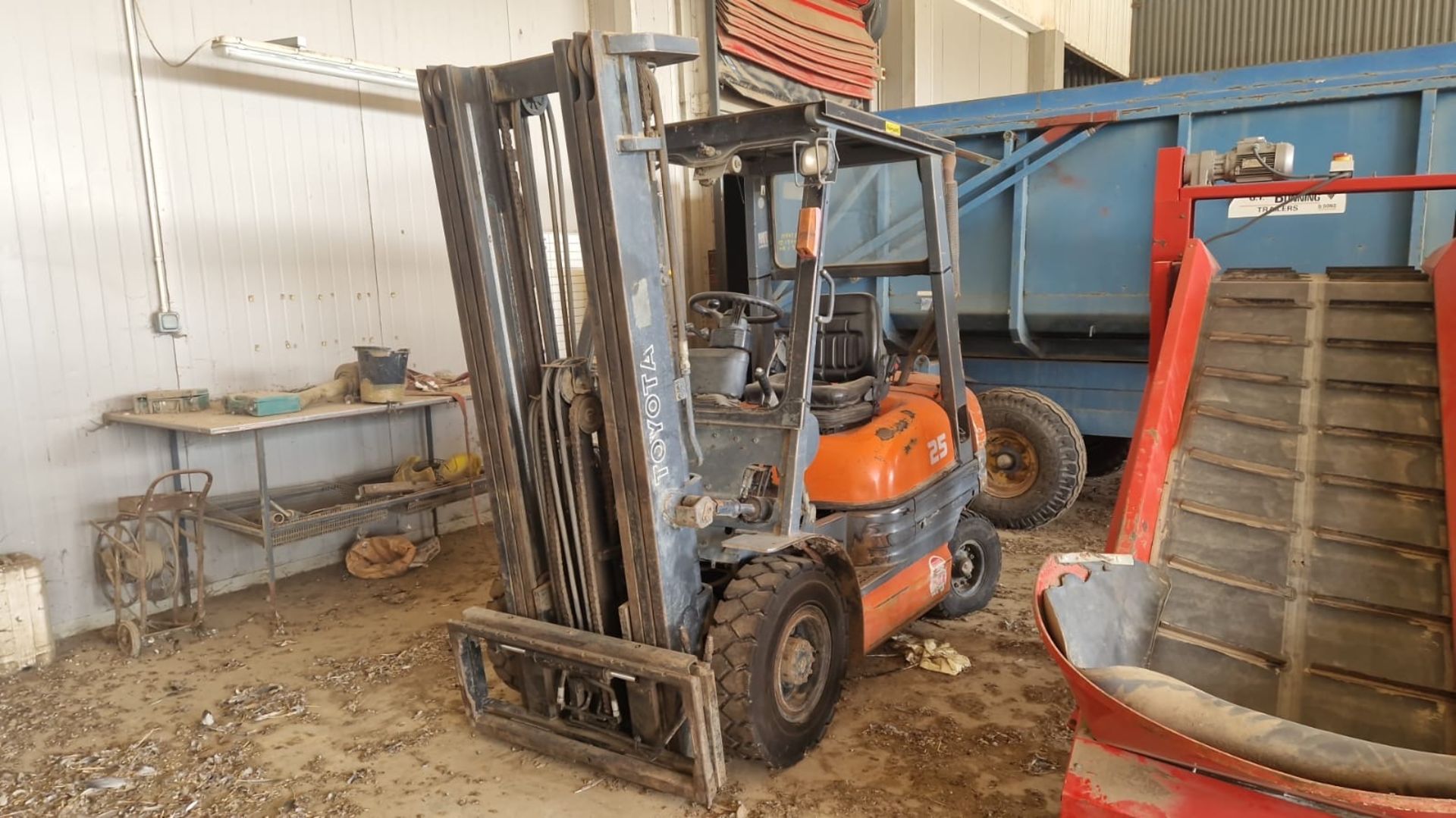 Toyota Tonero 25 gas forklift, side shift, 3 stage mast, 18,682 hrs, Model 02-8FGT E911 - non - Image 3 of 4