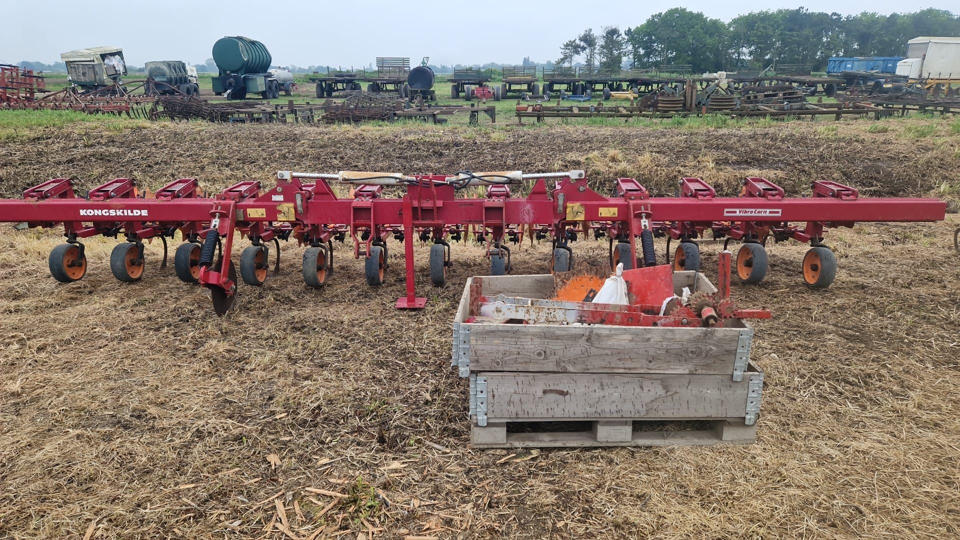 Kongskilde Vibro Corn 12 row veg hoe and spares, instructions in office - Image 5 of 5