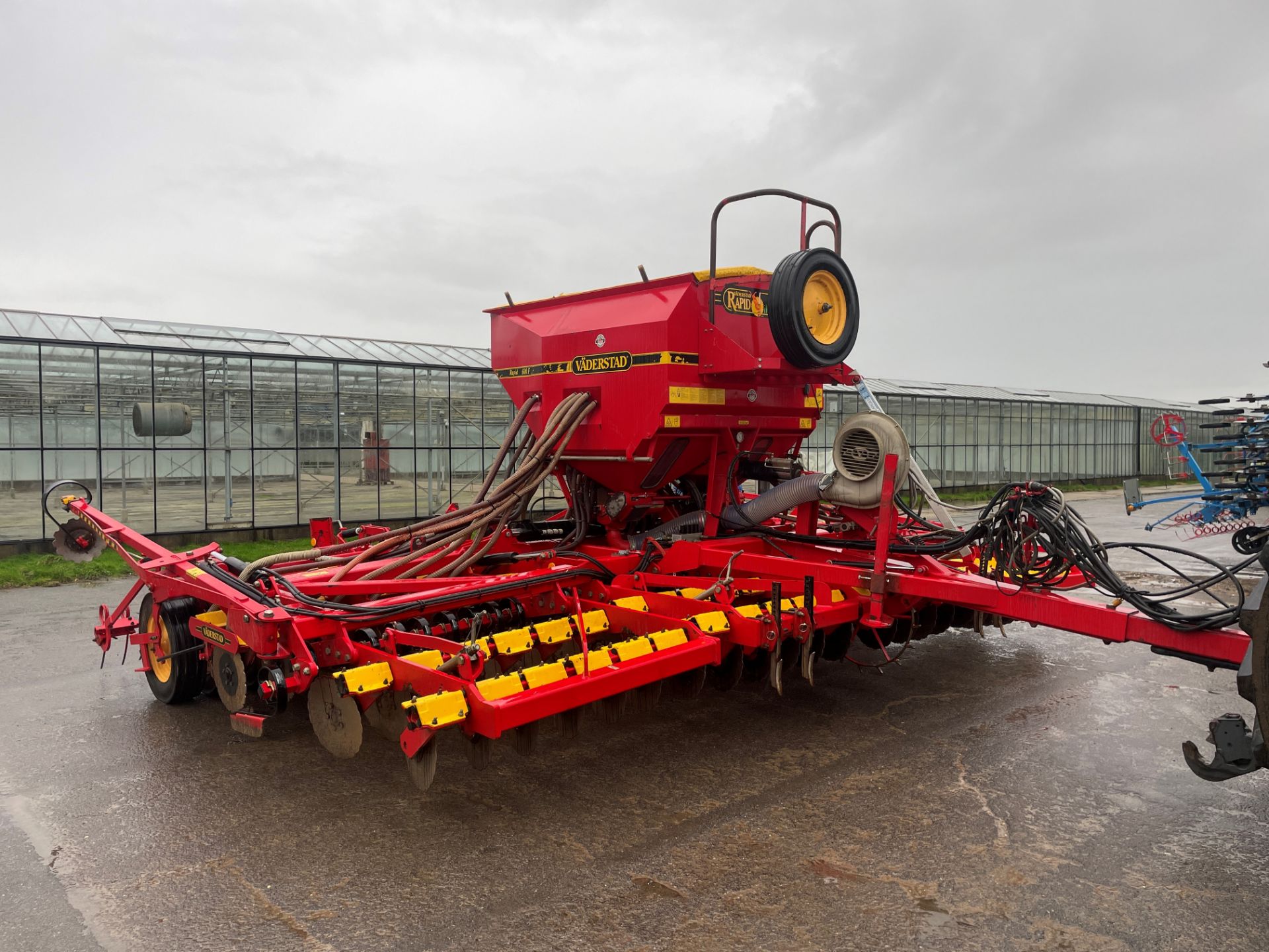 (98) Vaderstad Rapid 600 F system disc 6m folding drill serial No 9188, control box & scales in - Image 2 of 8