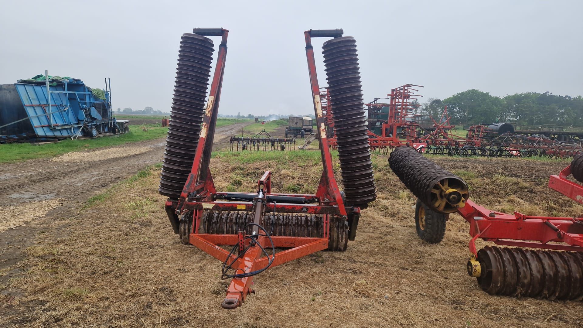 Vaderstad 6m roller, hydraulic folding, sweep rolls, 16 inch crimps, serial No 6384