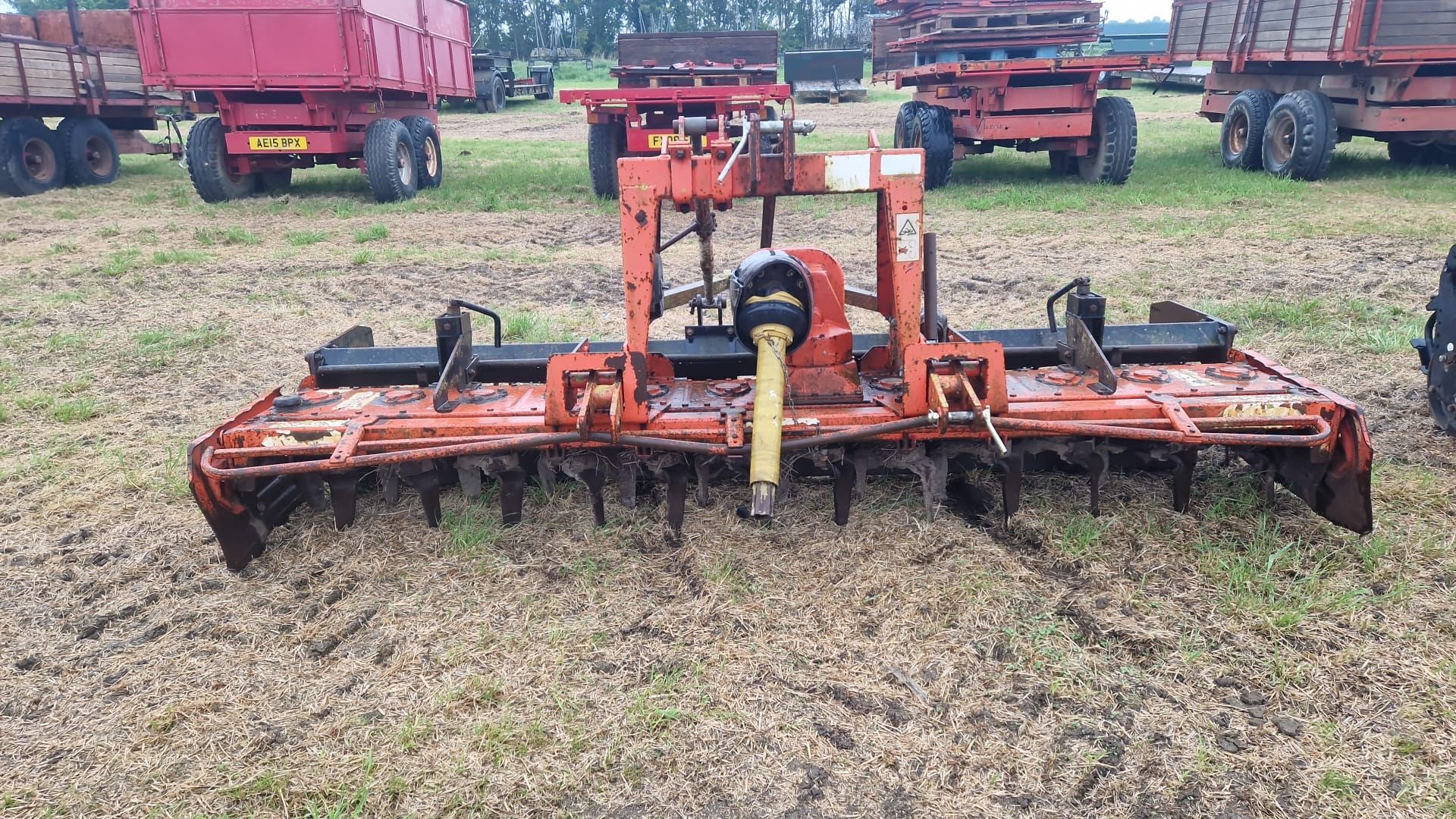 Maschio 3m power harrow, levelling board, crumbler roller, rear tow frame - Image 3 of 3