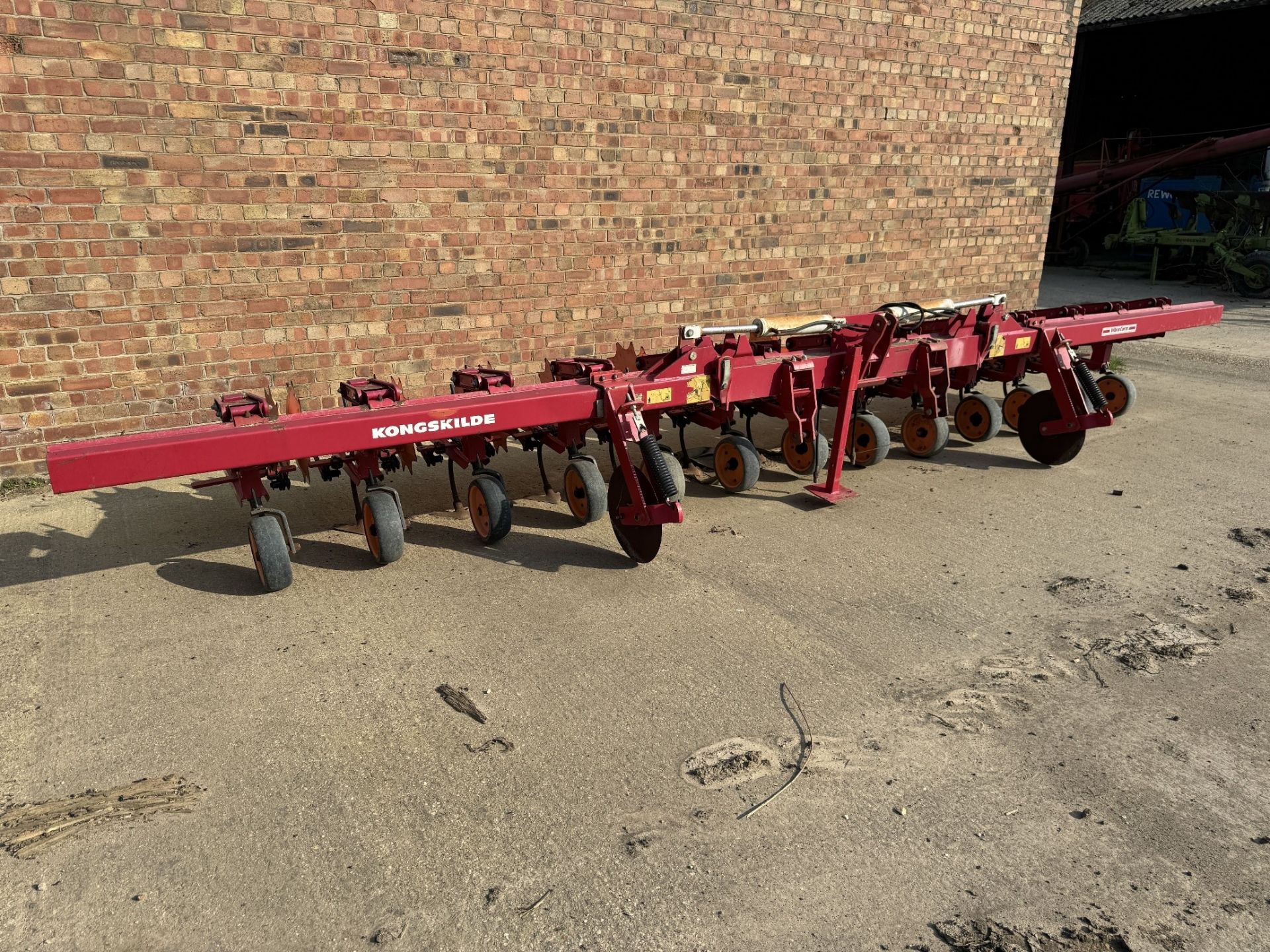 Kongskilde Vibro Corn 12 row veg hoe and spares, instructions in office - Image 2 of 5