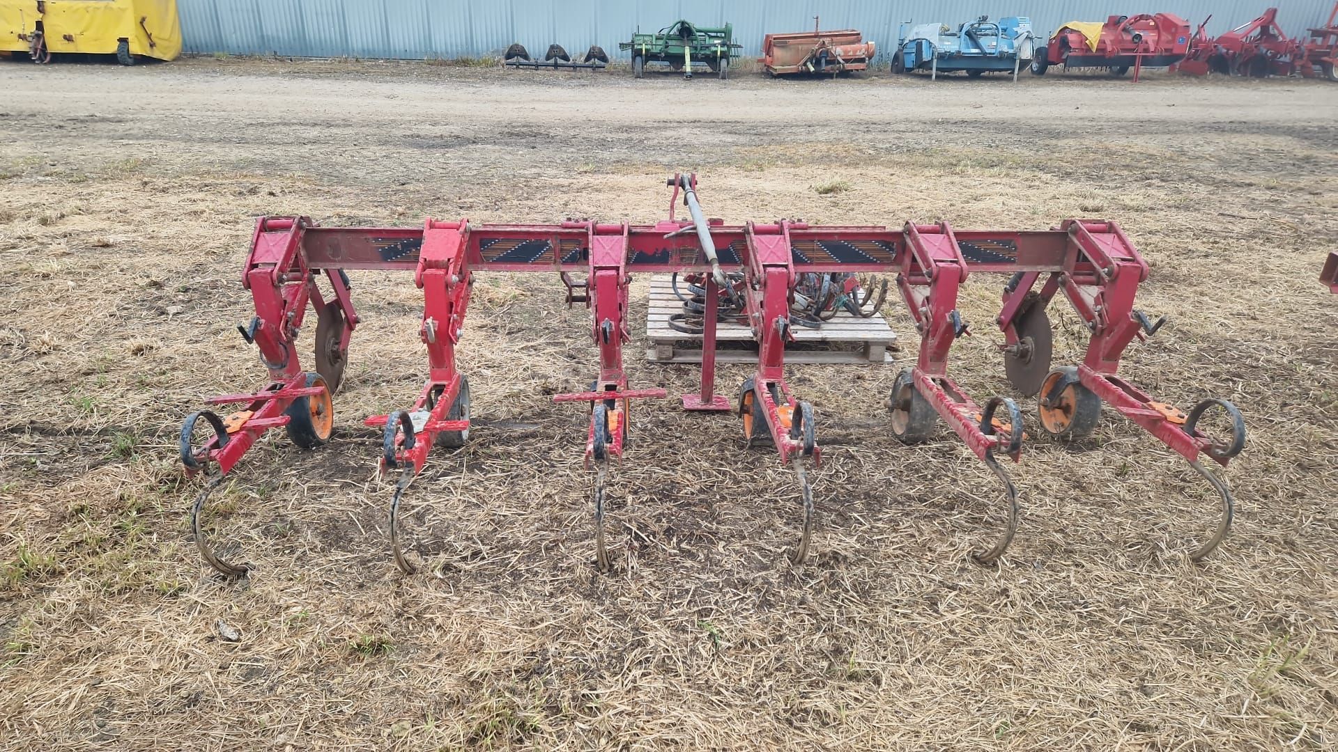 Kongskilde Vibro Corn 5 row veg hoe and spares, manual in office - Image 2 of 2