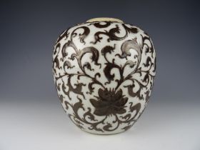 Porcelain pot