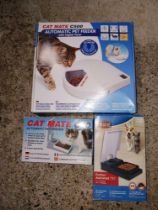 3 AUTOMATIC PET FEEDERS IN BOXES