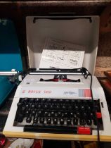 ROVER 5000 PORTABLE TYPEWRITER WITH CASE