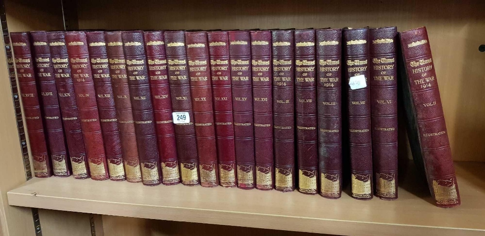 SHELF OF LEATHER BOUND VOLUMES OF 'THE TIMES' HISTORY OF THE WAR' & A SHELF OF VOLUMES OF 'THE - Image 2 of 3