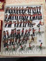 TRAY OF MOUNTED GUARDSMAN & MARCHING BAND LEAD SOLDIERS