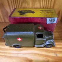 BRITAIN'S ARMY AMBULANCE WITH DRIVER WOUNDED MAN & STRETCHER IN BOX