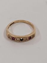 A SEVEN STONE RUBY & DIAMOND RING (1 STONE MISSING) SET IN GOLD,