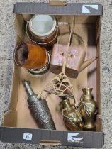 CARTON OF VINTAGE METALWARE,