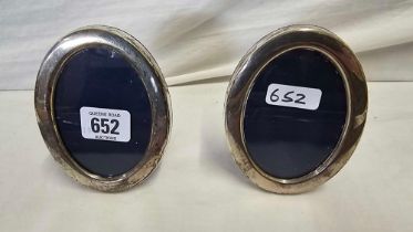 2 SILVER OVAL PHOTO FRAMES APPROX 4.