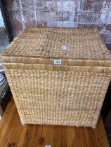 SQUARE WICKER STORAGE BOX WITH HINGED LID 19.