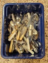 CARTON OF MISC KINGS SHELL PATTERN CUTLERY