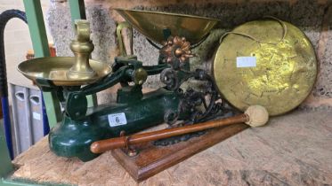 VINTAGE LIBRASCO BRASS & METAL SCALES WITH SET OF WEIGHTS,