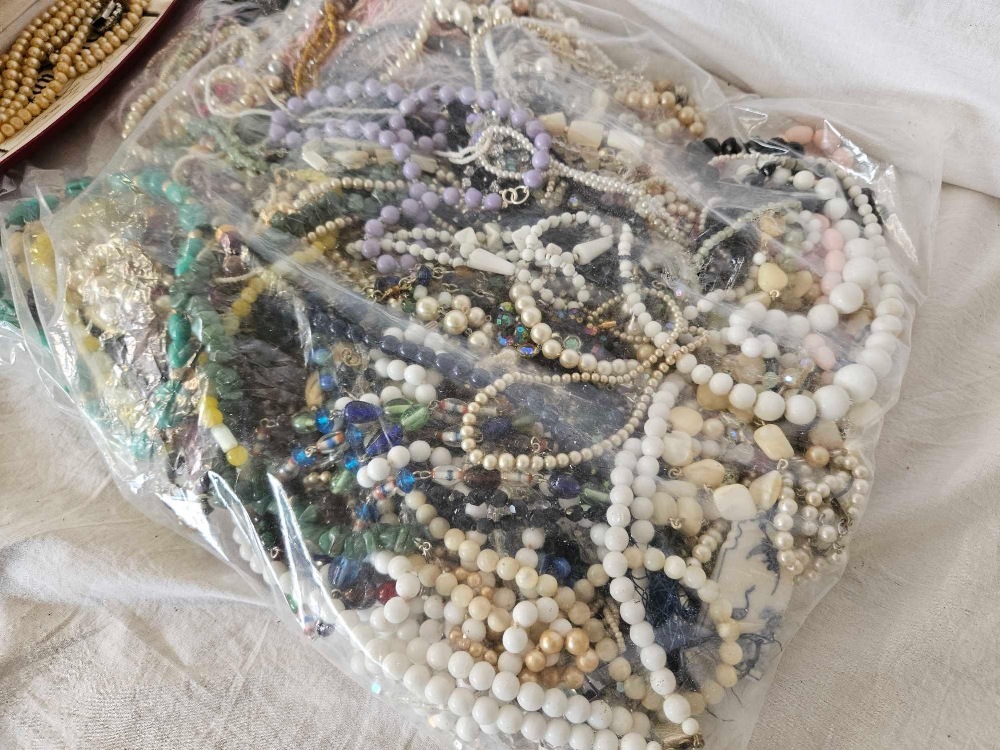 LARGE QTY OF BEAD JEWELLERY - Image 3 of 3