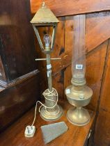 BRASS OIL LAMP & A BRASS TABLE LAMP IN FORM OF A STREET LAMP
