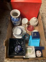 CARTON WITH BLUE & WHITE JUG, ORIENTAL CUPS,