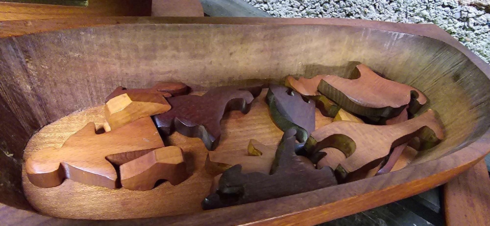 SHELF OF MISC TREEN ITEMS INCL; - Image 3 of 3