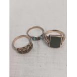 3 SCRAP GOLD RINGS, 1 WITH BLACK STONE, TOTAL W. 10.