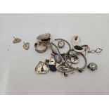 BAG OF SILVER JEWELLERY ITEMS