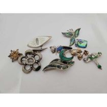 SMALL QTY OF SILVER BROOCHES INCL;