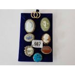 PAD OF 8 VINTAGE BROOCHES
