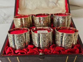 BOXED SET OF METAL NAPKIN RINGS