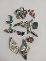 SMALL QTY OF ENAMELLED SILVER JEWELLERY & OTHERS