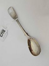 AN EARLY VICTORIAN IRISH SILVER EGG SPOON, DUBLIN 1841 BY J.