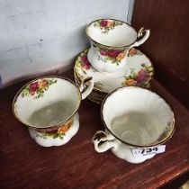 ROYAL ALBERT OLD COUNTRY ROSE CUPS & SAUCERS