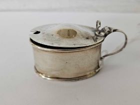 AN OVAL SILVER MUSTARD POT WITH B.G.