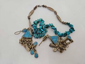 FANCY TURQUOISE MATRIX NECKLACE & A PAIR OF MATCHING EAR PENDANTS