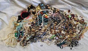 BAG OF MIXED COSTUME JEWELLERY MAINLY PEARLY TYPE