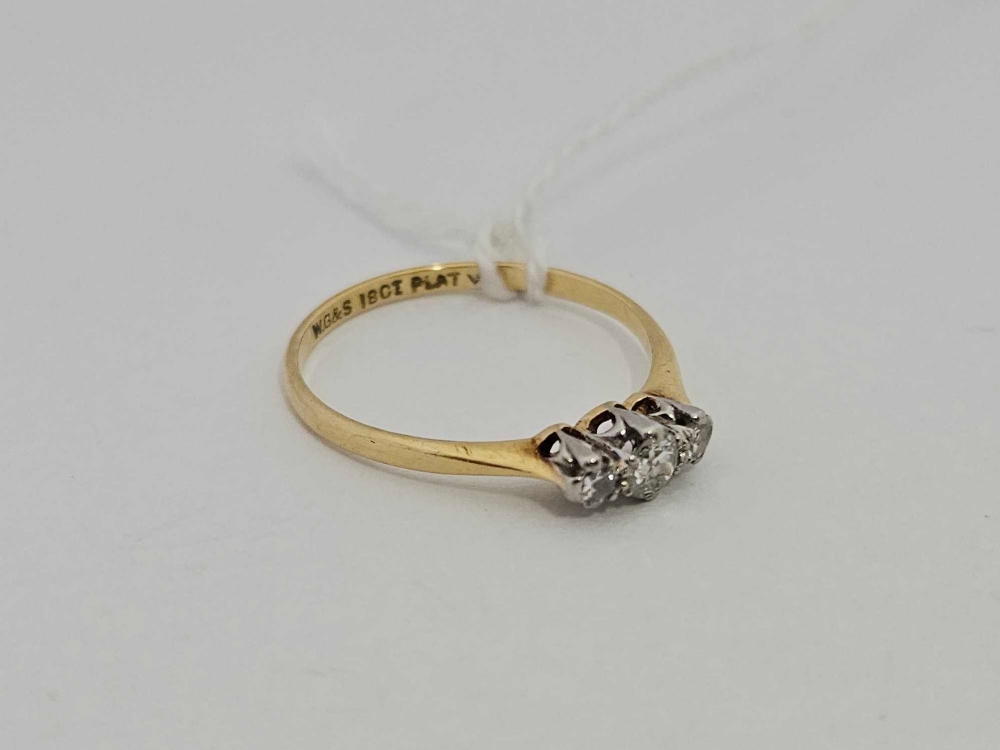 A THREE STONE DIAMOND RING SET IN 18ct GOLD, - Image 2 of 2