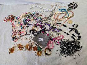 MIXED BAG OF COSTUME JEWELLERY