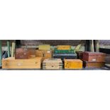 SHELF OF MISC WOODEN STORAGE TRINKET BOXES