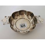 A VICTORIAN SILVER 2 HANDLED BOWL,