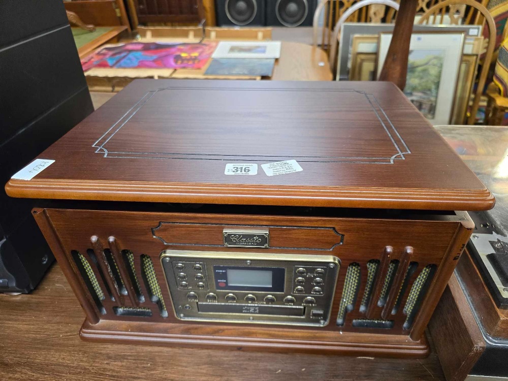 REPRODUCTION CLASSIC COLLECTORS EDITION RECORD PLAYER / CD PLAYER