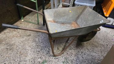 GALVANISED GARDEN WHEEL BARROW WITH HARD TYRE