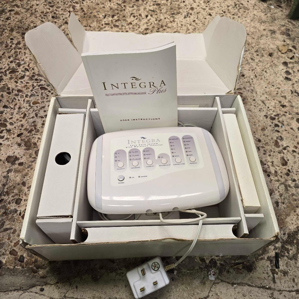 BOXED INTEGRA FACE CARE SYSTEM