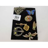 PAD OF VARIOUS VINTAGE BROOCHES X 8