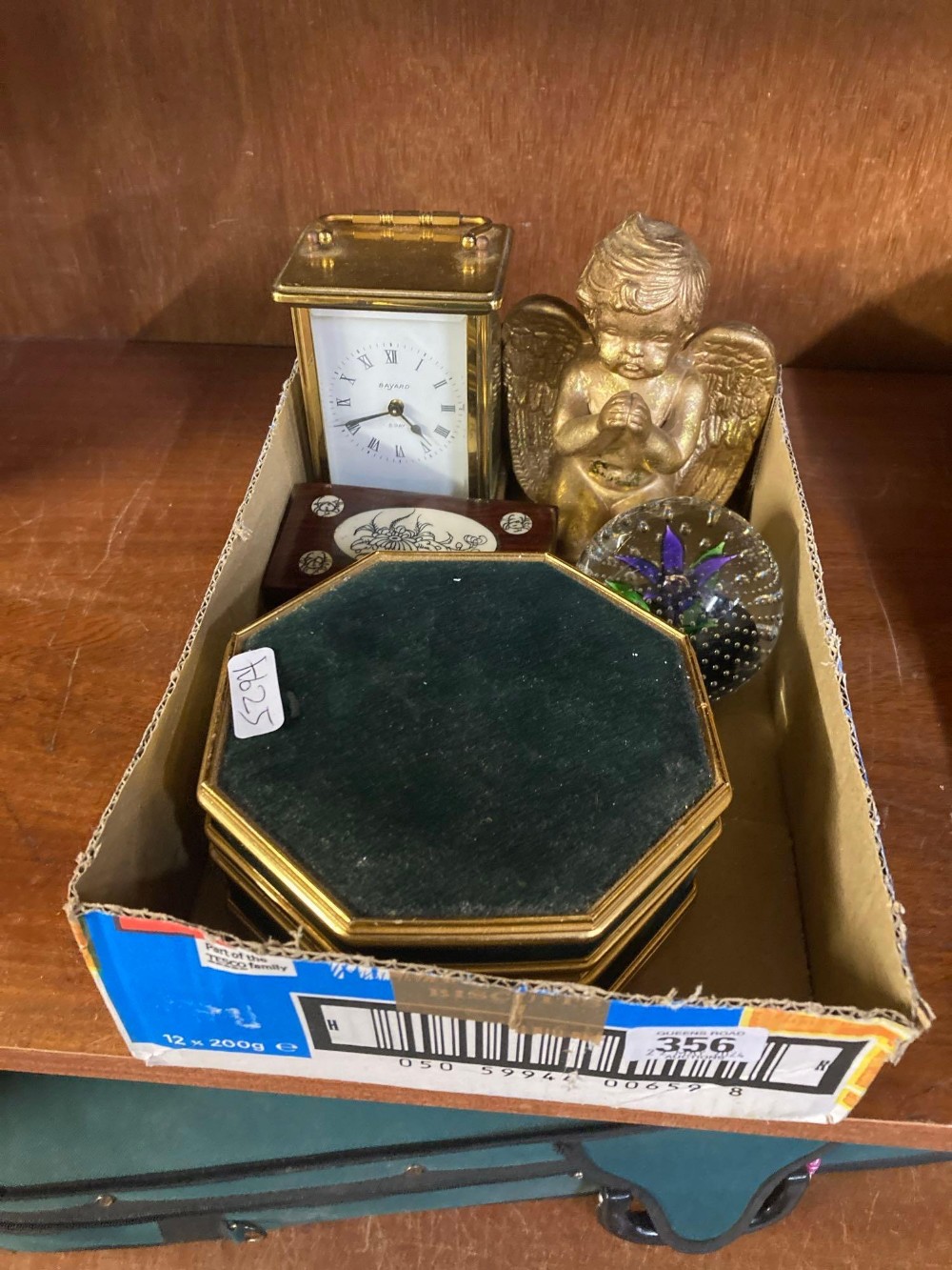 CARTON WITH PAPERWEIGHTS,