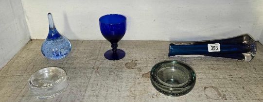 5 PIECES OF GLASS INCLUDING A PAPERWEIGHT