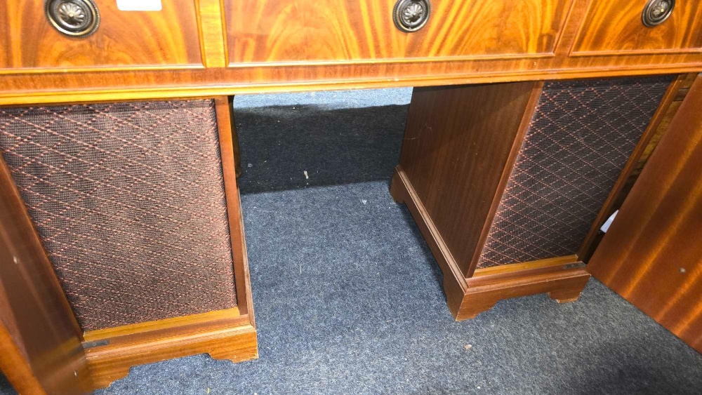 DYNATRON MUSIC CENTRE WITH SPEAKERS IN THE FORM OF A YEW WOOD KNEEHOLE DESK WITH LEATHER TOP - Image 3 of 4