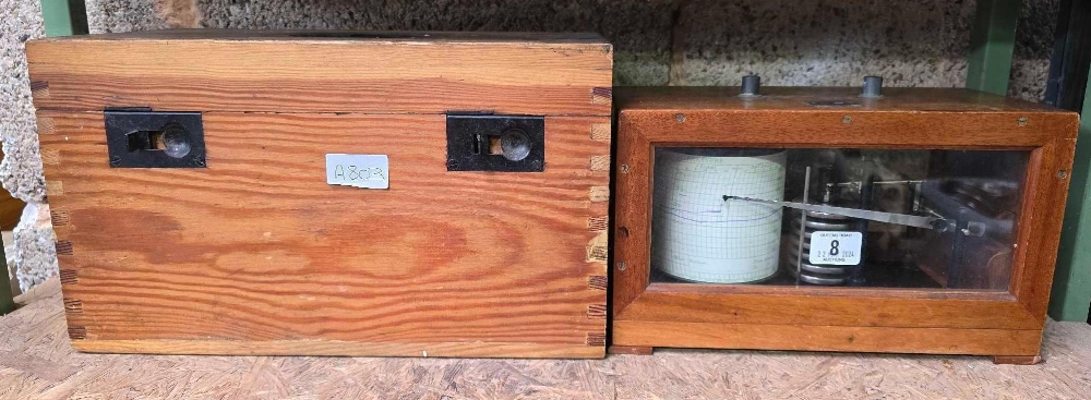 WWII KRIEGSMARINE BAROGRAPH BY LUFFT OF STUTTGART WITH A KRIEGSMARINE DATA PLATE,