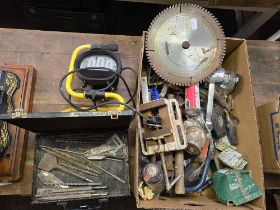 CARTON OF MISC TOOLS, ENGINEERS VICE,