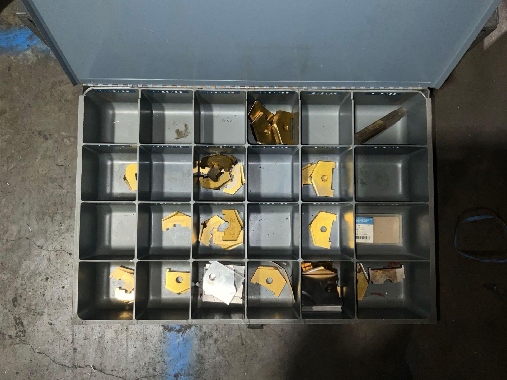 STORAGE BIN WITH CARBIDE INSERTS - Image 7 of 16