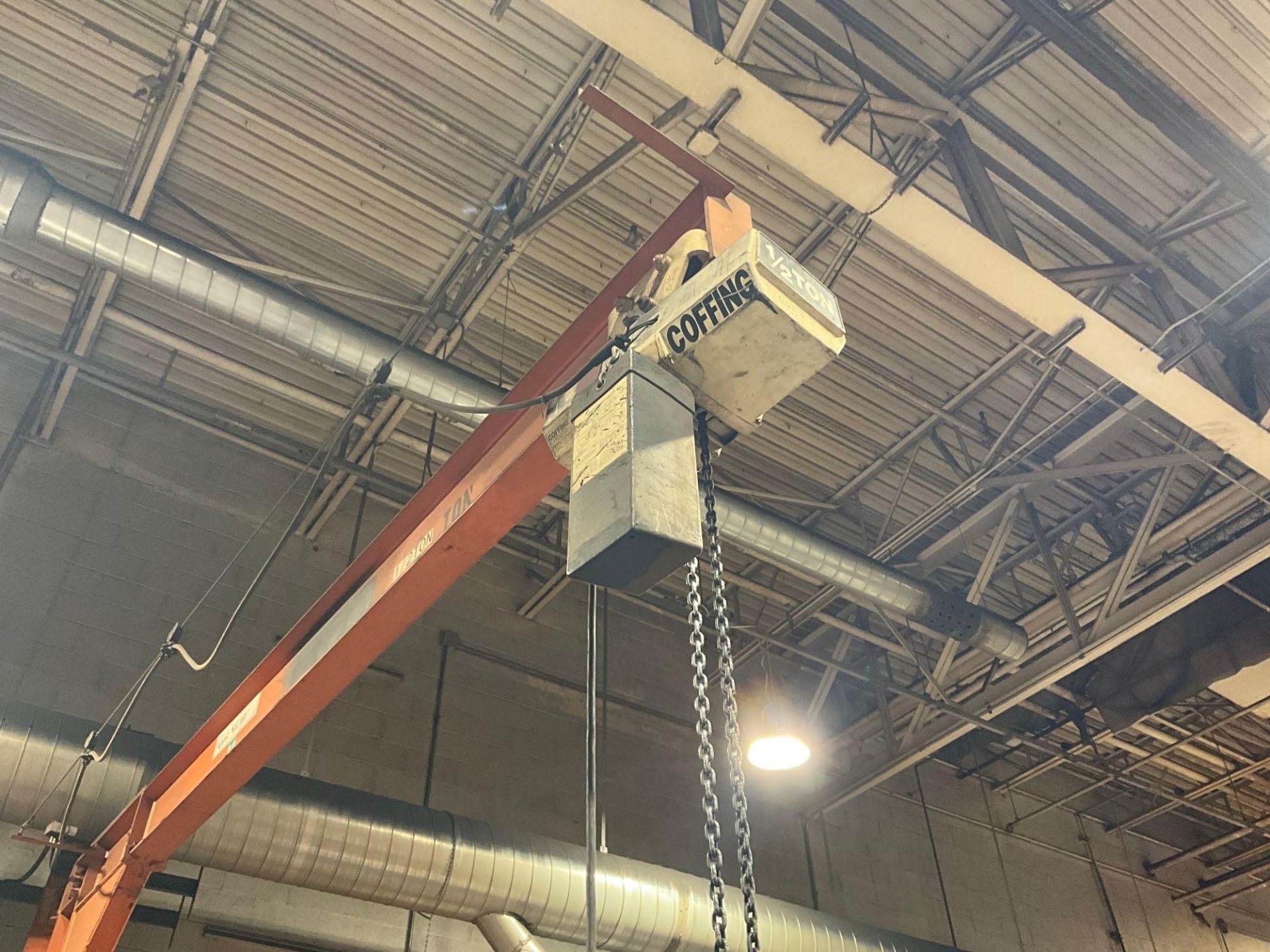 FREESTANDING JIB CRANE WITH 1/2 TON COFFING ELECTRIC CHAIN HOIST - Image 3 of 8