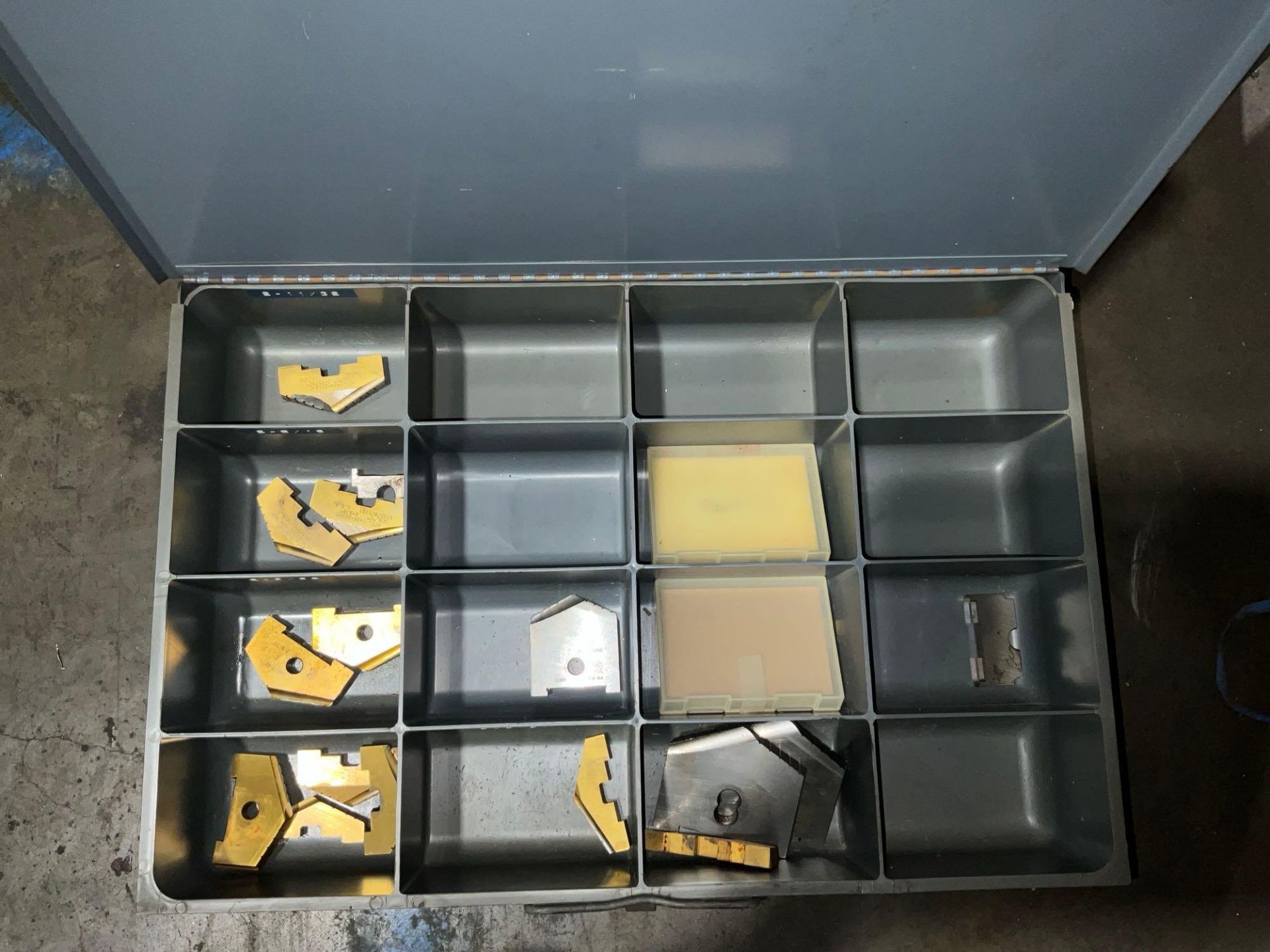 STORAGE BIN WITH CARBIDE INSERTS - Image 9 of 16